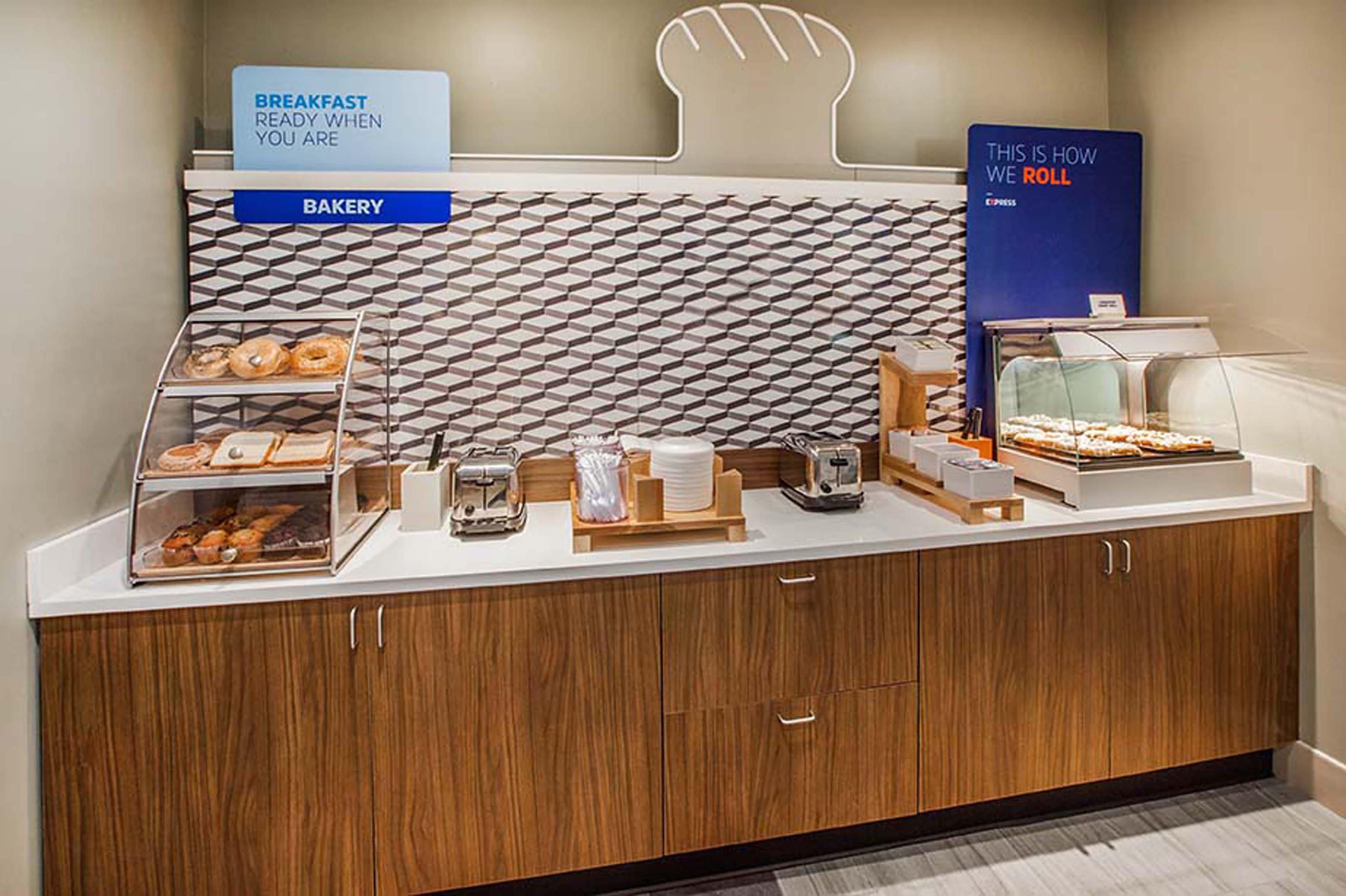 Holiday Inn Express Red Deer By Ihg Esterno foto